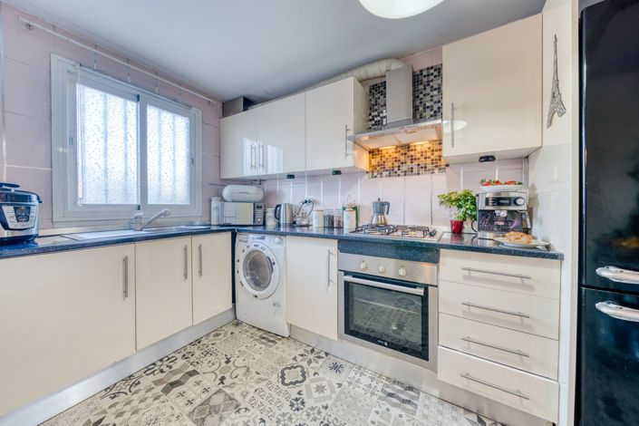 Image No.8-3 Bed Property for sale