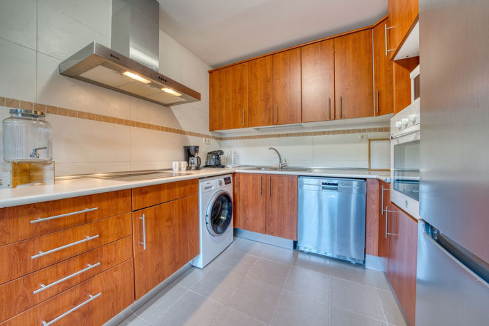 Image No.10-3 Bed Property for sale