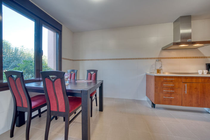 Image No.12-3 Bed Property for sale