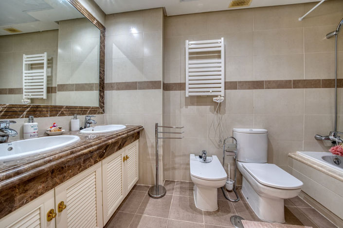 Image No.25-3 Bed Property for sale