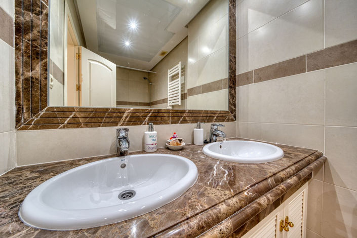 Image No.26-3 Bed Property for sale