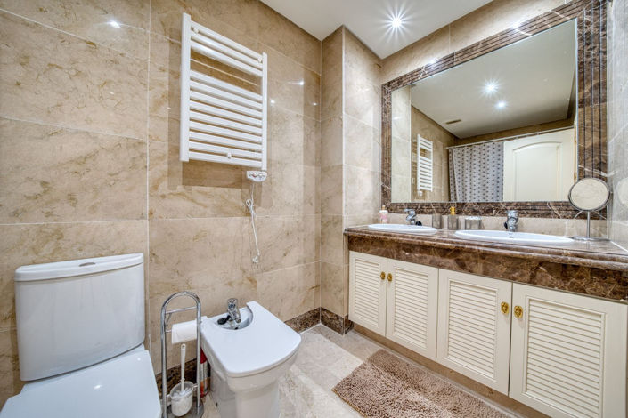 Image No.28-3 Bed Property for sale