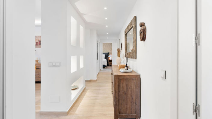 Image No.12-3 Bed Property for sale