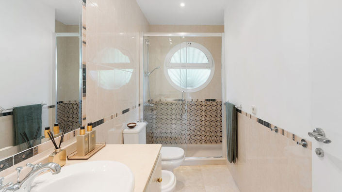 Image No.21-3 Bed Property for sale