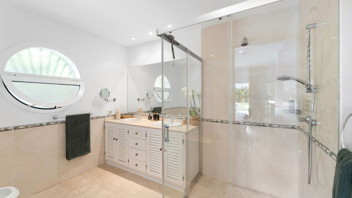 Image No.28-3 Bed Property for sale