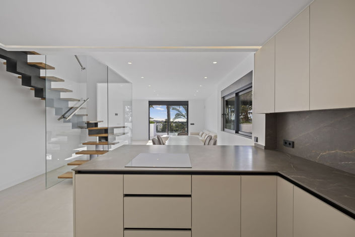 Image No.21-3 Bed Property for sale