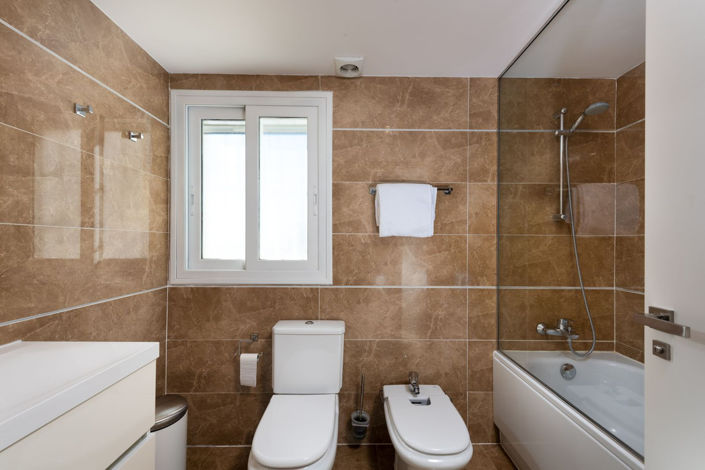 Image No.11-2 Bed Property for sale