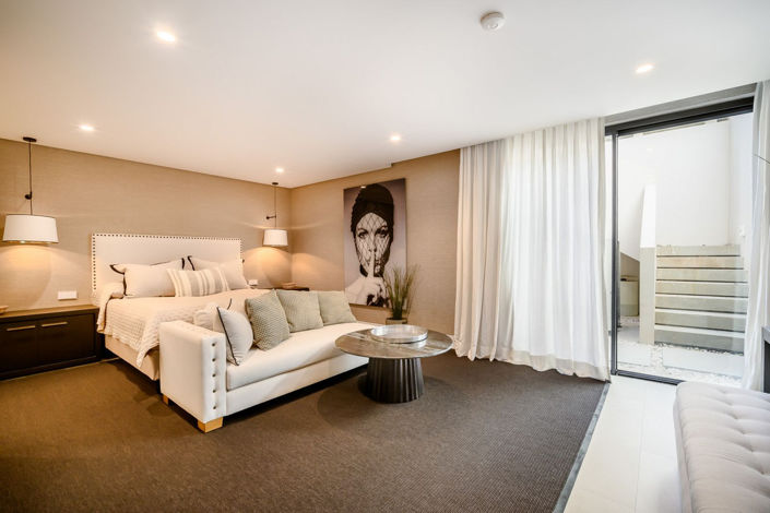 Image No.10-6 Bed Property for sale