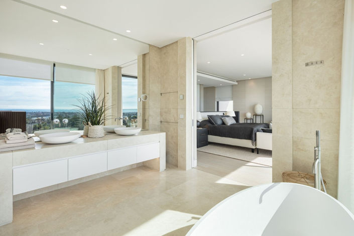 Image No.19-6 Bed Property for sale