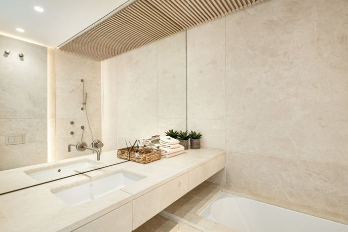 Image No.26-6 Bed Property for sale