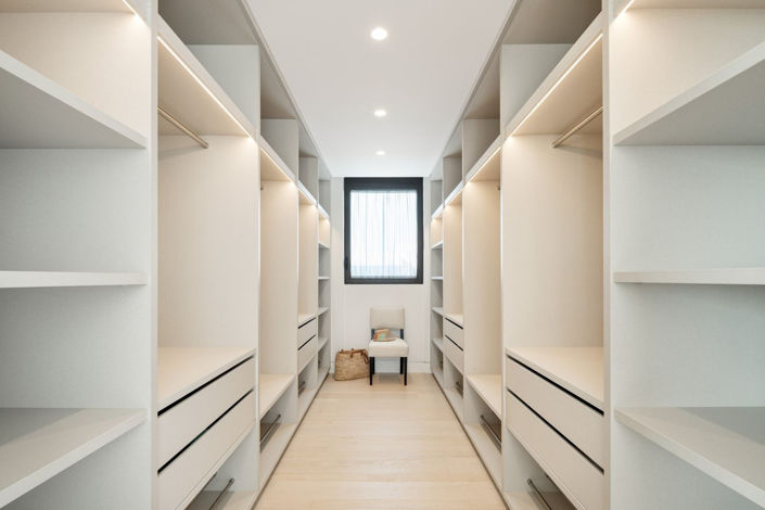 Image No.27-6 Bed Property for sale