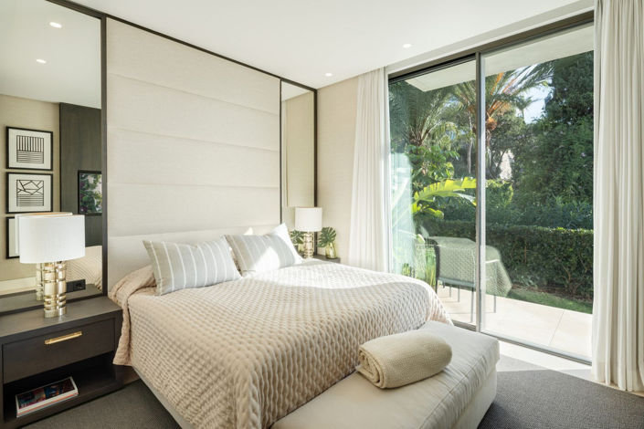 Image No.31-6 Bed Property for sale