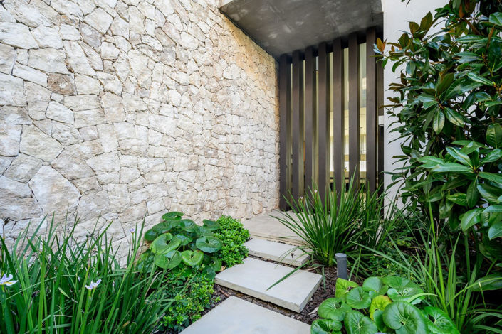 Image No.37-6 Bed Property for sale