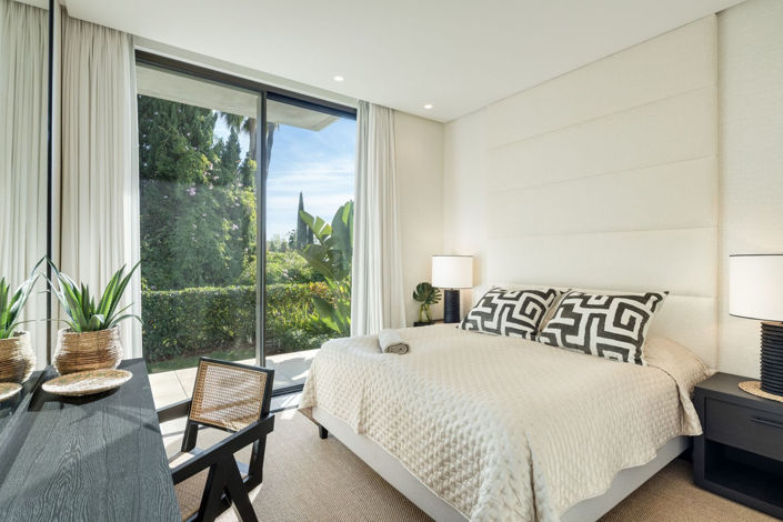 Image No.9-6 Bed Property for sale