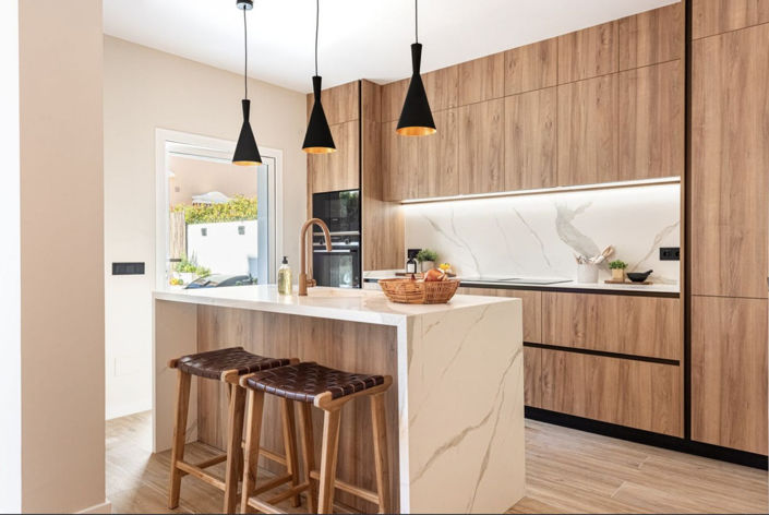 Image No.11-4 Bed Property for sale