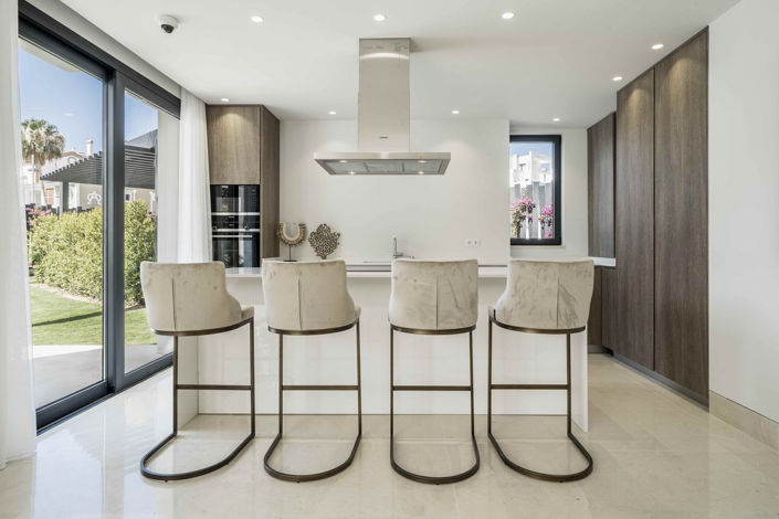 Image No.2-4 Bed Property for sale