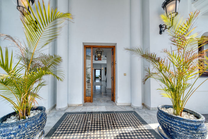 Image No.10-5 Bed Property for sale