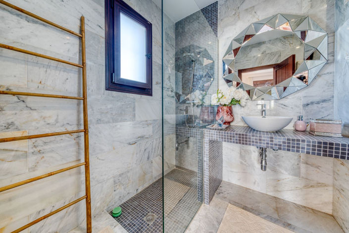 Image No.14-5 Bed Property for sale