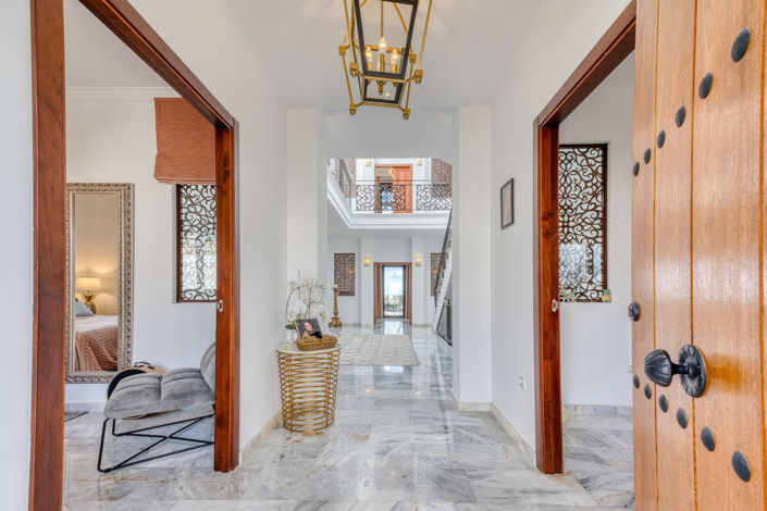 Image No.15-5 Bed Property for sale