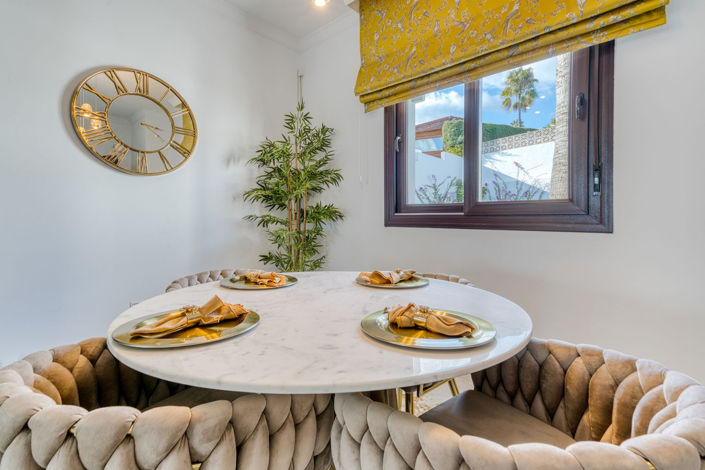 Image No.17-5 Bed Property for sale