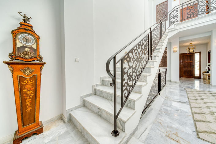 Image No.28-5 Bed Property for sale