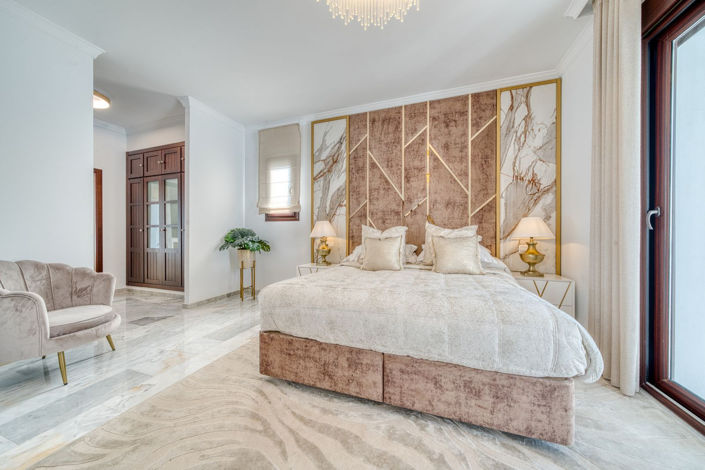 Image No.38-5 Bed Property for sale