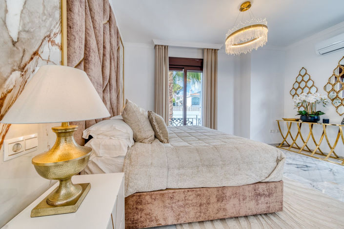 Image No.40-5 Bed Property for sale