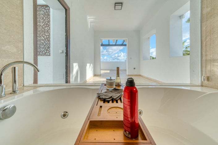 Image No.44-5 Bed Property for sale