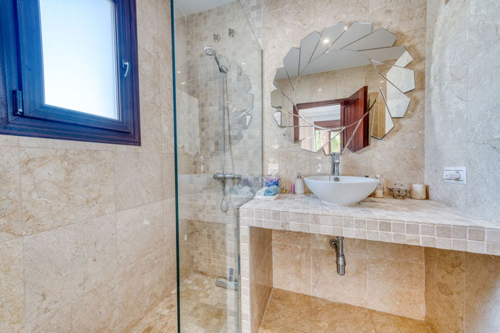 Image No.47-5 Bed Property for sale