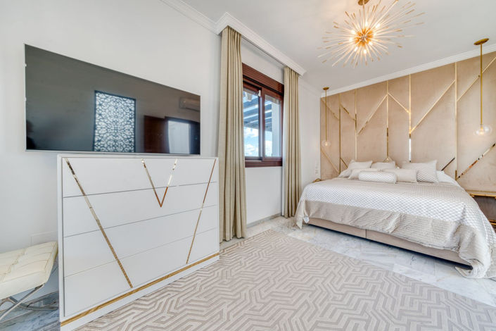 Image No.51-5 Bed Property for sale