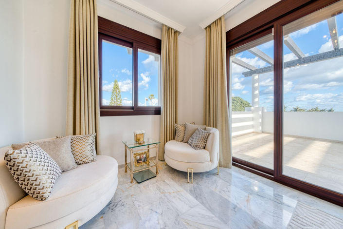 Image No.52-5 Bed Property for sale