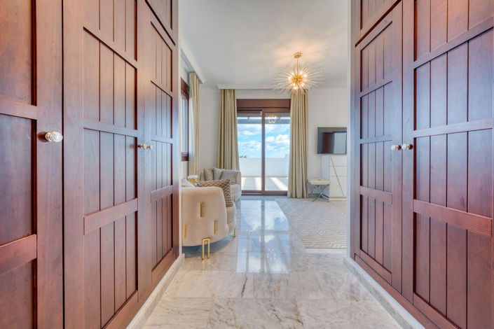 Image No.55-5 Bed Property for sale