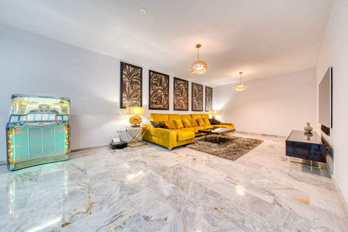 Image No.65-5 Bed Property for sale