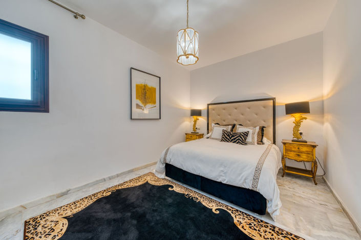 Image No.70-5 Bed Property for sale