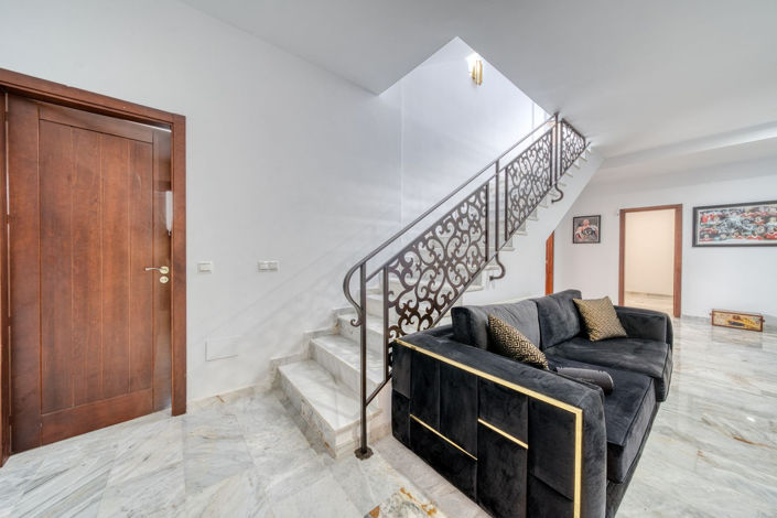 Image No.72-5 Bed Property for sale