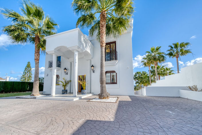 Image No.74-5 Bed Property for sale