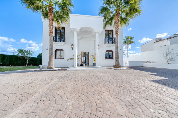 Image No.75-5 Bed Property for sale