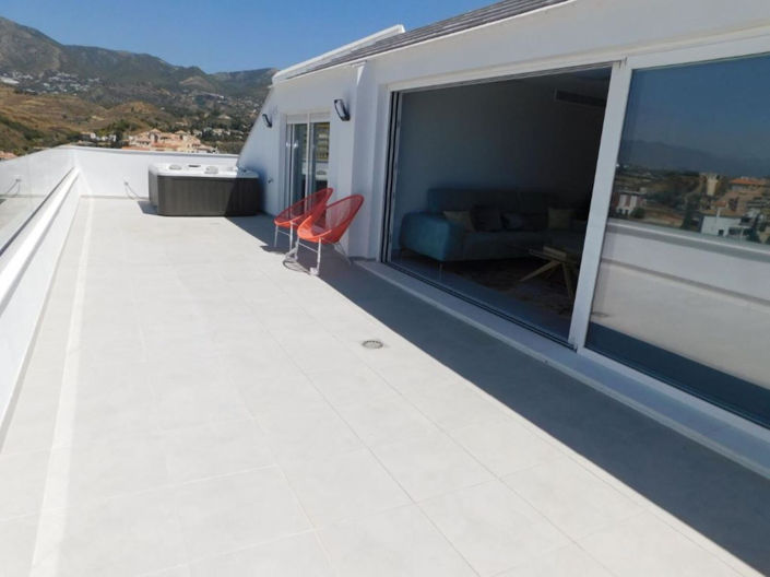 Image No.27-3 Bed Property for sale