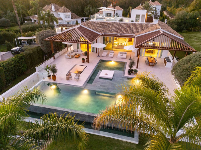 Image No.1-6 Bed Property for sale
