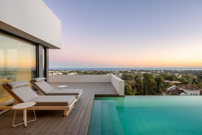 Image No.10-4 Bed Property for sale