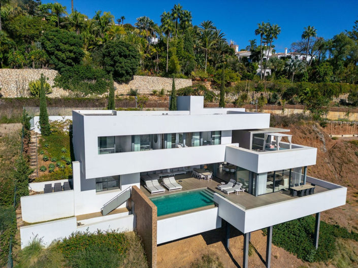 Image No.17-4 Bed Property for sale