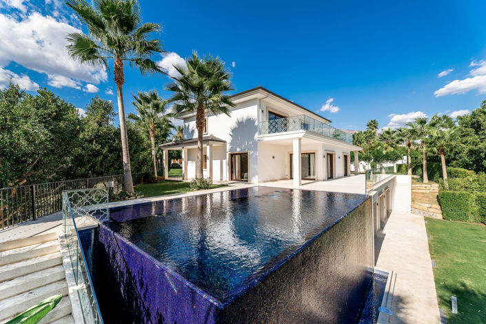 Image No.1-6 Bed Property for sale