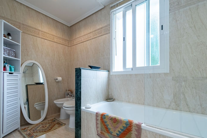 Image No.25-3 Bed Property for sale