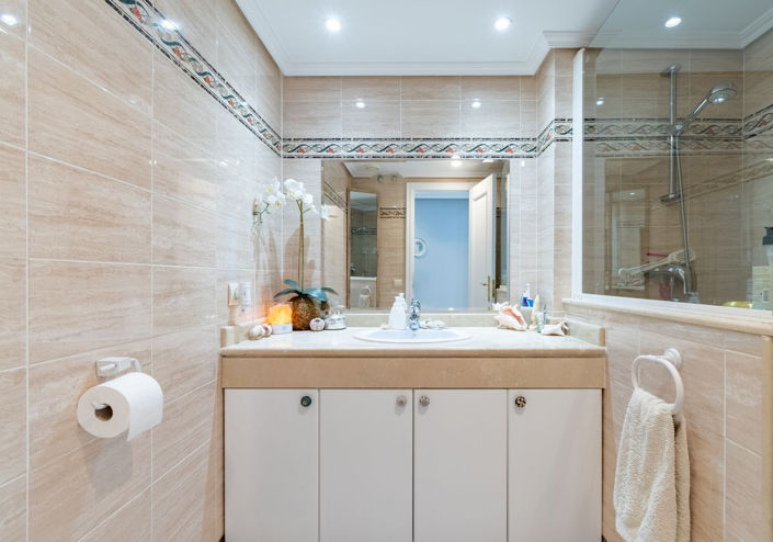 Image No.28-3 Bed Property for sale