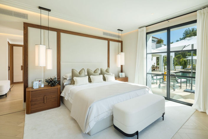 Image No.11-6 Bed Property for sale