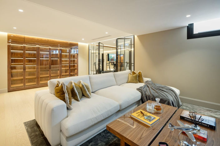 Image No.23-6 Bed Property for sale