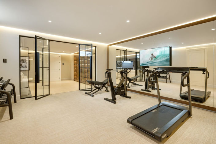 Image No.24-6 Bed Property for sale