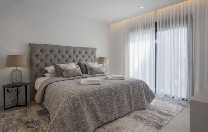 Image No.14-5 Bed Property for sale