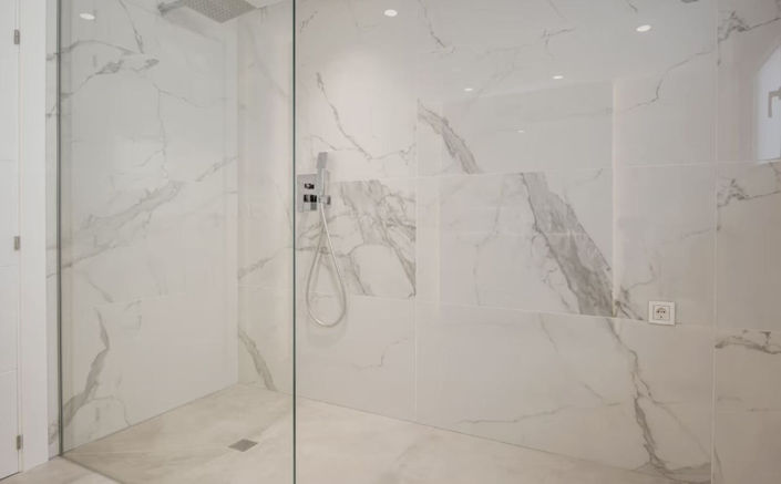 Image No.19-5 Bed Property for sale