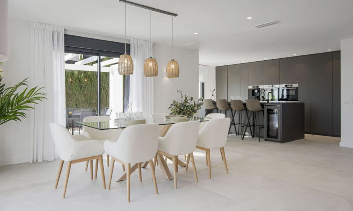 Image No.23-5 Bed Property for sale